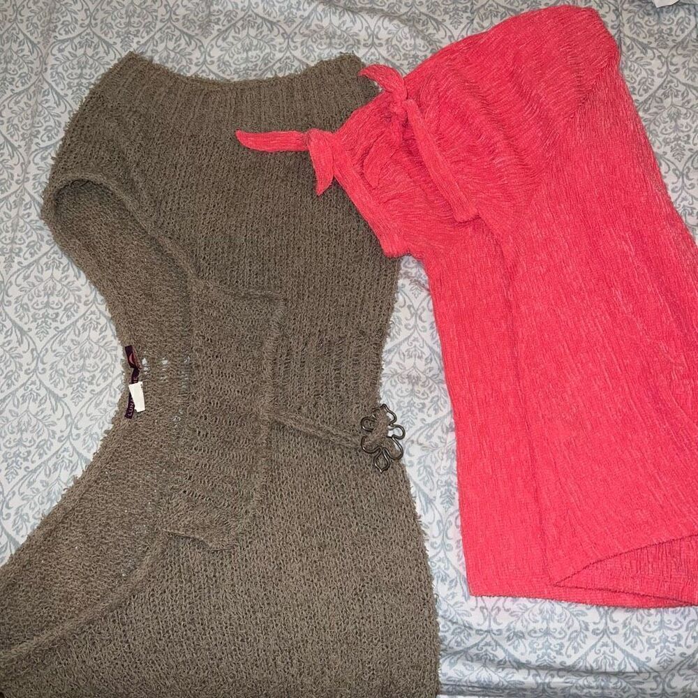 Weird knit thing that I don’t understand and pink coral blouse bundle set size L